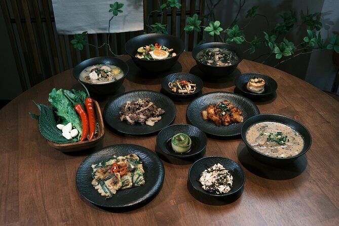 Korean Cooking Class Full Meal with BBQ on an All in One Table - Bibimbap plating: presentation training you can actually see