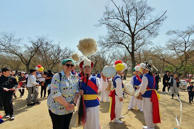 Korean Folk Village Half-day Guided Tour from Seoul - Getting There: The 1-Hour Ride and the In-Transit Story