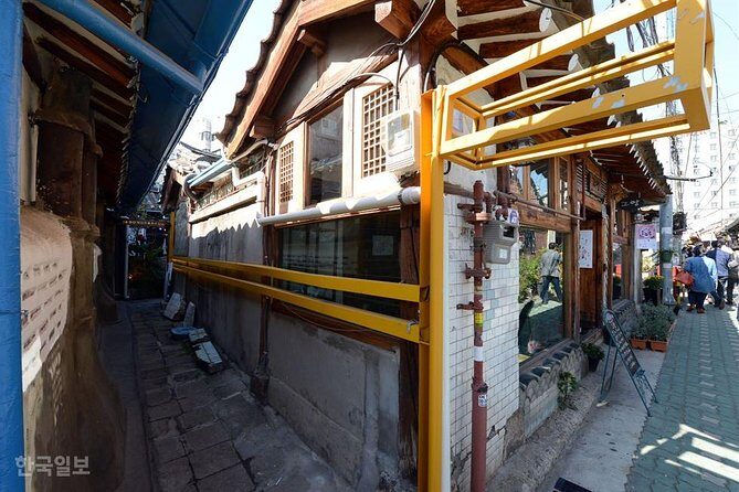 Korean History & Heritage Tour - Bukchon Hanok Village and Insadong: Living Houses and Royal-Maker Streets