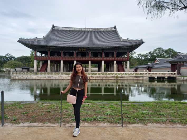 Layover tour to Gyeongbokgung-Folk Museum-Bukchon-Insadong - Gyeongbokgung: the palace that explains Joseon Korea