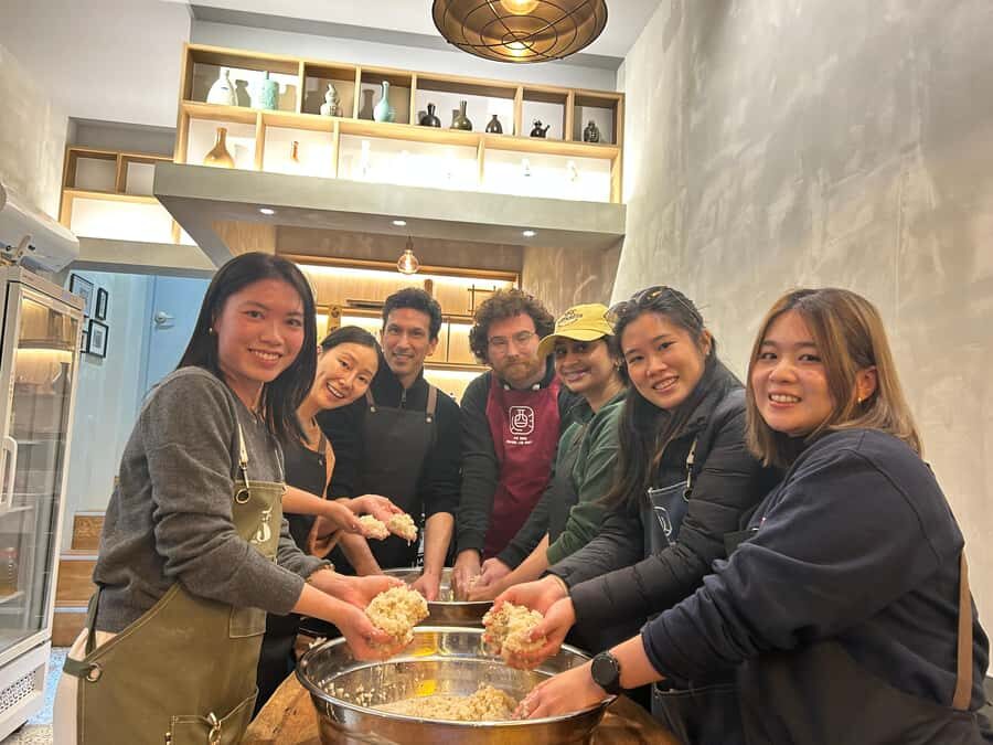 Learn and Craft Makgeolli in a Traditional Brewery - Craft vs commercial: tasting differences you can actually explain
