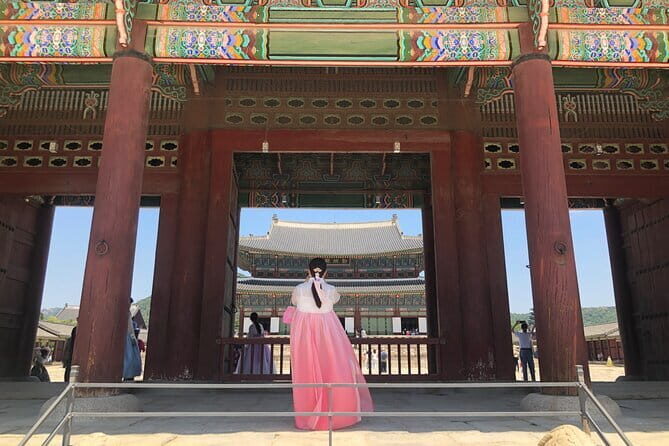 Lee’s Private 4-hour Customized Seoul Tour - Bukchon and Insadong: where historic Seoul turns into lived-in streets