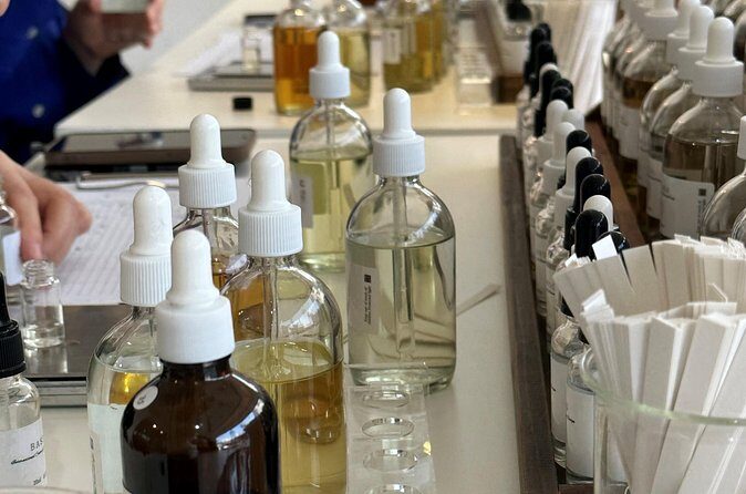 Make your K-scent perfume: Modern oneday class in Seoul - Instructor help and pacing: what “small group” really changes