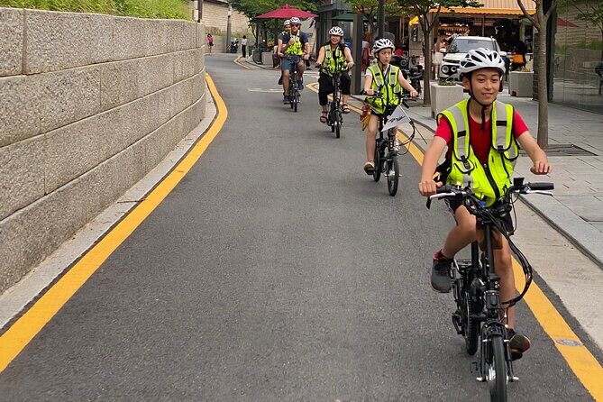 Market Food Tour & Evening E-bike Ride in Seoul - Why an evening e-bike route makes Seoul easier