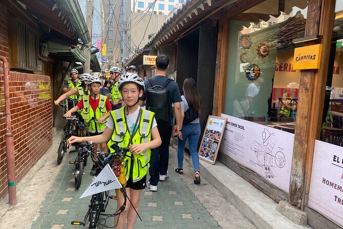 Market Food Tour & Evening E-bike Ride in Seoul - What it feels like in a small group