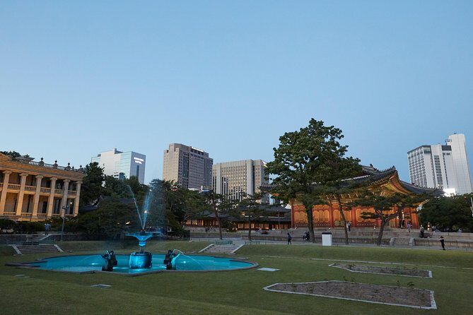 Moonlight Rainbow Fountain Show Night Tour in Seoul - Namsan Baekbeom Square and the City Wall Walk