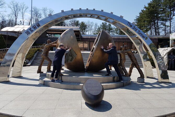 One day Private DMZ Tour & Gamaksan suspension bridge - Who should book this private DMZ + suspension bridge day?