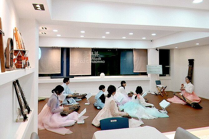 Play Gayageum in Hanbok Cultural Experience in Bukchon - Who this experience suits best (and who might not love it)
