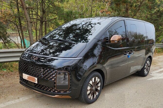 Private Airport Transfer <em> Incheon Airport <-> Seoul (1-5 people) – Key reasons this transfer is worth your attention’ /></p>
<ul>
<li><strong>Flight-checked airport meet-up</strong>: the driver waits for your arrival and holds a name board at the gate area</li>
<li><strong>Door-to-door pickup</strong>: you meet at your hotel lobby (for airport-bound rides) or exit the airport and go straight to the car</li>
<li><strong>Space for up to 5 people</strong>: a real money-saver versus splitting taxis for families or small groups</li>
<li><strong>Luggage rules that are clear</strong>: 5 standard pieces allowed (66cm x 43cm x 29cm), with extra consideration for larger bags</li>
<li><strong>Communication helps on delay days</strong>: in real life, a driver can coordinate during flight or customs delays</li>
</ul>
<h2 id="incheon-to-seoul-without-the-taxi-line-headache">Incheon to Seoul without the taxi line headache</h2>
<p><img width="669" height="446" decoding="async" src=