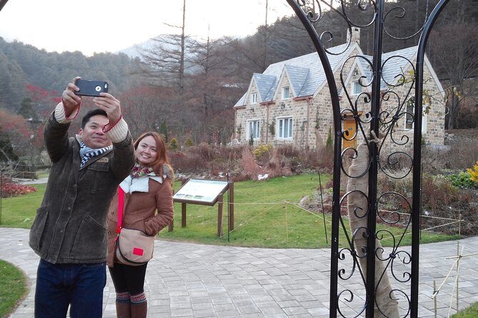 Private day tour Korea(Seoul trip) with Professional Photographer - Inside Downtown Seoul: palaces, Bukchon streets, Insadong lanes, and market time