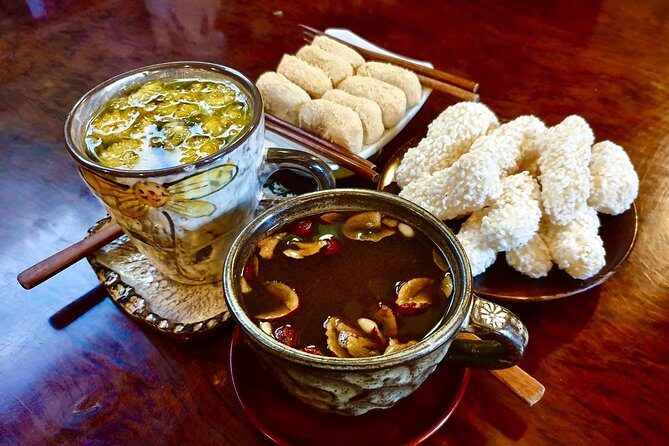 Private Downtown Seoul Food & Market Tour with 8+ Tastings - Joseon royal palace stop: why you’ll feel grounded in the city