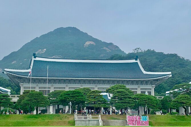 Private Full-Day Guided Tour in Seoul with Lunch, Tea and Dinner - Bukchon Hanok Village and Baek In-je’s House: old neighborhoods, lived-in details