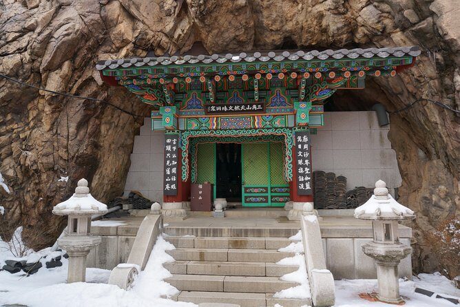 Private Hiking tour to Bukhansan Peak(Baegundae: 836.5m) with Mountain Expert - Season by Season: When Bukhansan Peak Feels Best