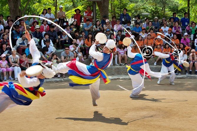 Private Korean Folk Village, Suwon Starfield Libarary&Hwaseong - Stop 3: Starfield Suwon Library (about 1 hour)