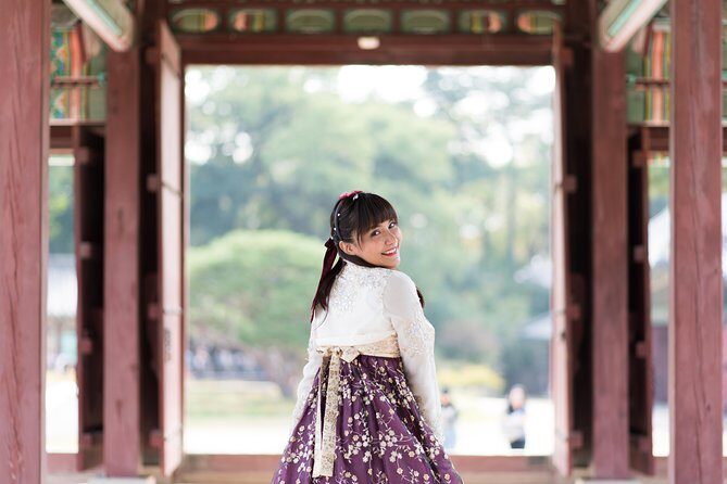 Private Palace Photo Shoot in Seoul with a Photographer - Gyeongbokgung Palace: getting the classic Seoul look in about two hours