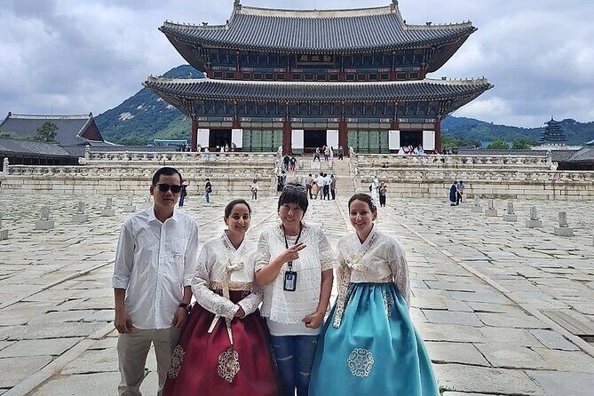 Private Seoul City Tour Palace, village, temple, market - Ikseon-dong’s hanok street: tradition beside modern life