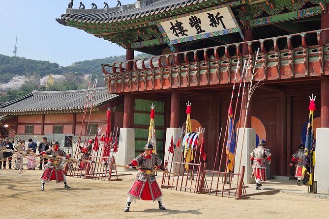 Private Tour around Suwon UNESCO Fortress and Korea Folks Village - Private Transport From Seoul: Comfort First, Not Just Convenience
