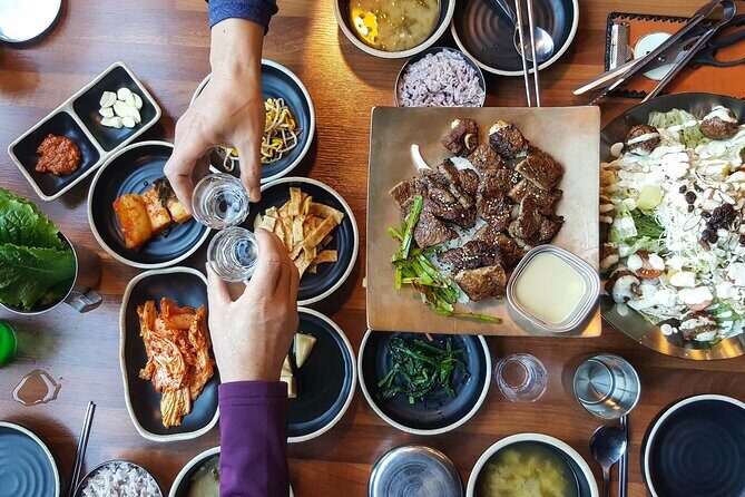Private tour guide service in Seoul, Korea - Bukchon Hanok Village: Hanoks That Trace Back to the Joseon Era