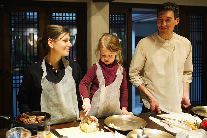 Royal Seoul Cooking Class in a 100-Year-Old Hanok - Chef Park’s teaching style: clear steps, jokes, and dish stories