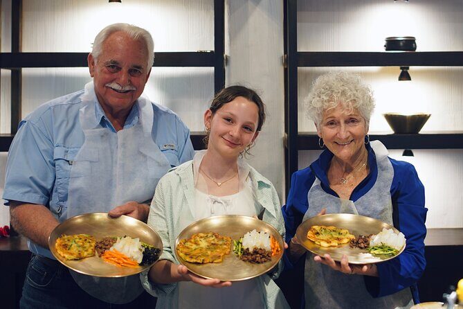 Royal Seoul Cooking Class in a 100-Year-Old Hanok - Eating on bangjja: how the plate changes the meal