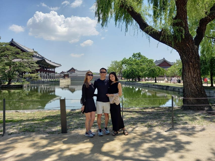 Seoul: 4-Hour Guided Tour to Palace, Bukchon, Jogyesa Temple - Insadong stop: where traditional culture meets street life