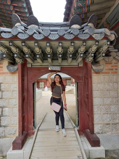Seoul: 4-Hour Guided Tour to Palace, Bukchon, Jogyesa Temple - Bongeunsa Temple: an older spiritual stop with modern surroundings