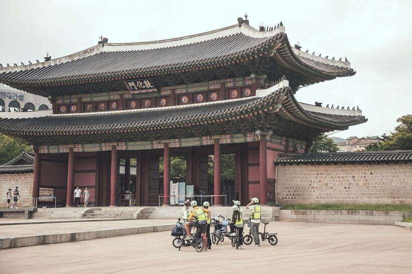 Seoul: Afternoon Ebike tour and "Happy Hour" food and drinks - Insadong Culture Street: Street Energy You Can Actually Walk Through