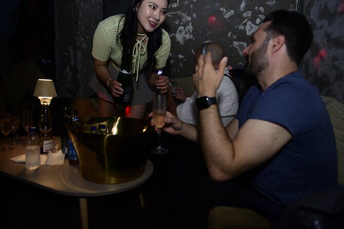 Seoul: Apgujeong Premium Pub Crawl with VIP Bottle Service - SOHO Lounge Seoul in Apgujeong: the polished closer
