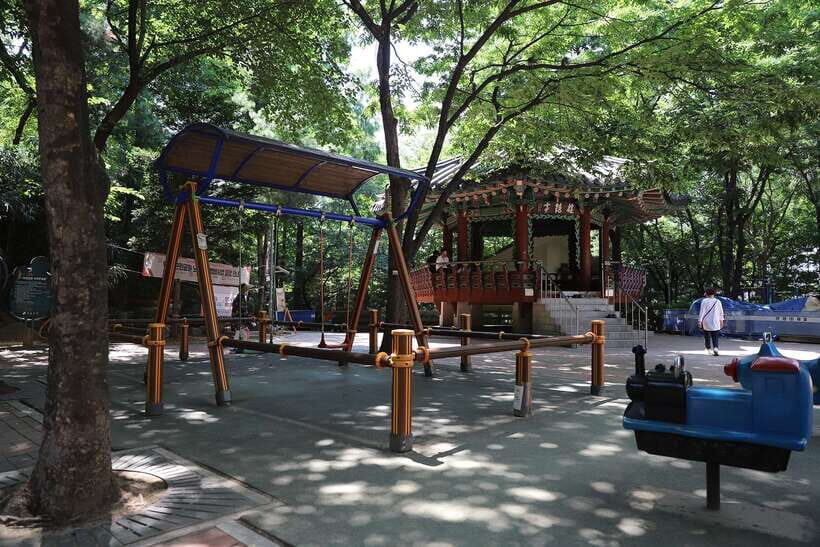 Seoul: ARMY Must Visit BTS Tour - HYBE Entertainment: Seeing the Creative Power Center in Real Life