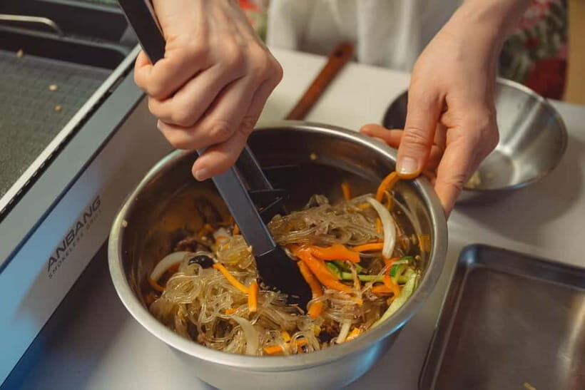 Seoul: Authentic Korean Cooking Class and Market Tour - Market Walk: Choosing Seasonal Ingredients (and Knowing What They Mean)