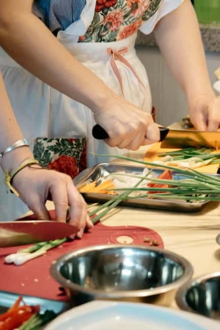 Seoul: Authentic Korean Cooking Class and Market Tour - Lunch at the Table: A Meal That Makes the Learning Click