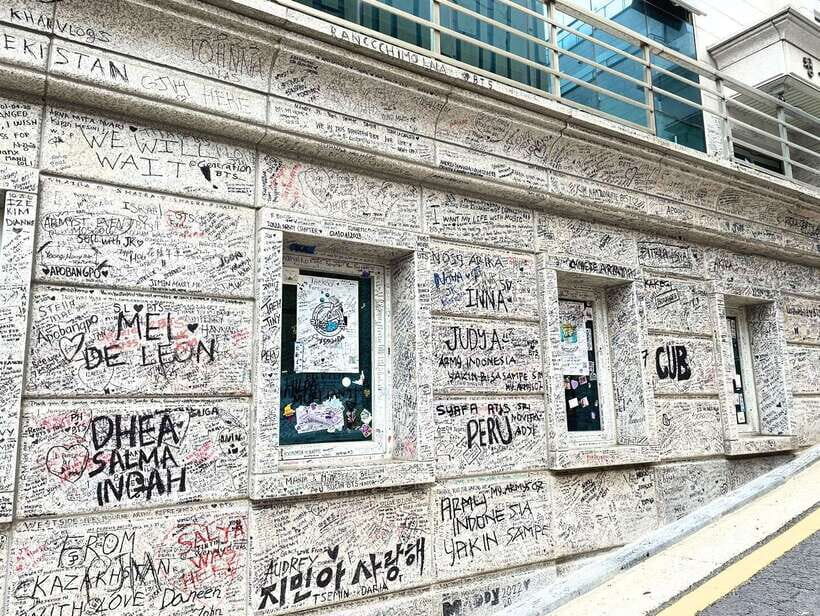 Seoul: BTS K-Pop Star Footsteps Journey ARMY Fan Day Tour - HYBE Headquarters in Yongsan: Free Time Means Better Photos