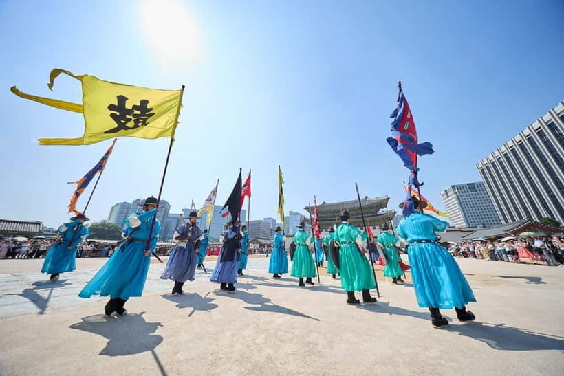 Seoul: Bukchon Village, Gyeongbokgung, Gwangjang Market - Bukchon Hanok Village: the photo stops you’ll actually use later