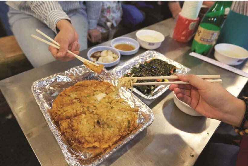 Seoul: Changgyeonggung & Gwangjang Market & Naksan Park - Should you book this Changgyeonggung, Gwangjang, and Naksan night tour?