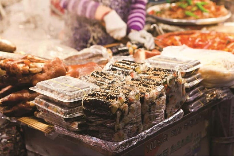 Seoul: Changgyeonggung & Gwangjang Market & Naksan Park - Gwangjang Market after dark: snack-first Seoul, without the stress
