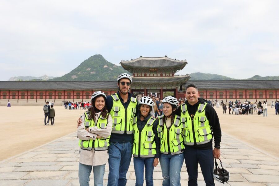 Seoul: City Highlights eBike Tour - Gwanghwamun Square and Gyeongbokgung: classic sights without the endurance test