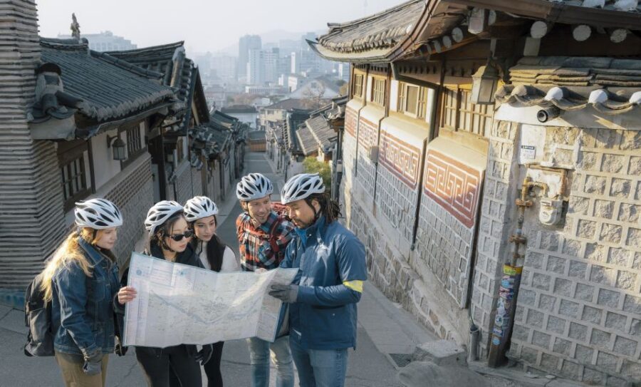 Seoul: City Highlights eBike Tour - Tongin Traditional Market snack tasting: food as a shortcut to local life