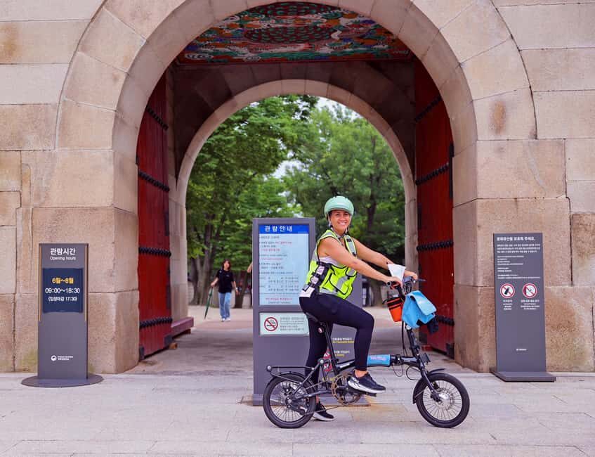 Seoul: City Highlights eBike Tour - Blue House area and Bukchon Hanok Village: politics and old streets in one flowing route