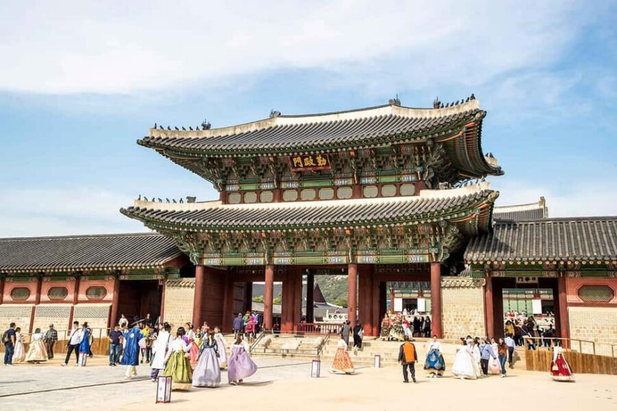 Seoul Day Tour: Gyeongbok Palace, Bukchon, Gwangjang Market - Key things that make this tour worth your time