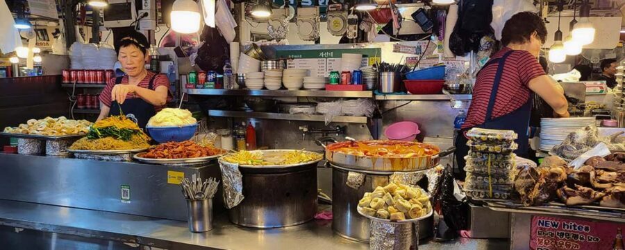 Seoul Day Tour: Gyeongbok Palace, Bukchon, Gwangjang Market - Gwangjang Market Food Time: Bindaetteok and Tteokbokki Without Guessing