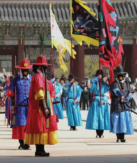 Seoul Day Tour: Gyeongbok Palace, Bukchon, Gwangjang Market - Price and Time: What $41 Buys You in a 4–10 Hour Plan