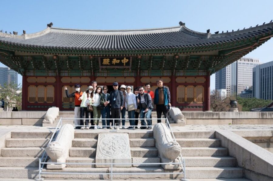 Seoul: Deoksugung Palace Heritage Walking Tour - Quick coffee break: small pause, less fatigue