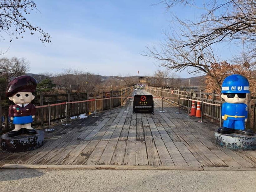 Seoul: DMZ Guided Tour with Suspension Bridge and Gondola - Imjingak and the river-side mood before you look north
