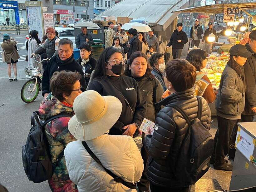 Seoul: Fearless Foodie Gwangjang Market Food Adventure - Gwangjang Market tastings: what “10–12 dishes” really gives you