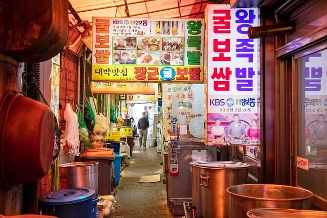 Seoul Foodie Walking Tour - The Cheonggyecheon Stream Reset (30 Minutes That Changes the Pace)