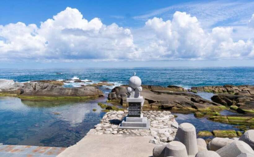 Seoul: Gangneung BTS K-Pop & K-Drama Filming Locations Tour - Adeul Rock Park: Animal-shape rocks and a wind-and-wave story