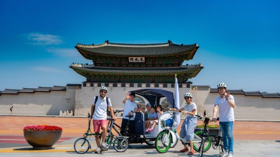Seoul: Guided Small Group V.I.P Morning Pedicab Tour - Gyeongbokgung: seeing grand palace architecture without the planning headache