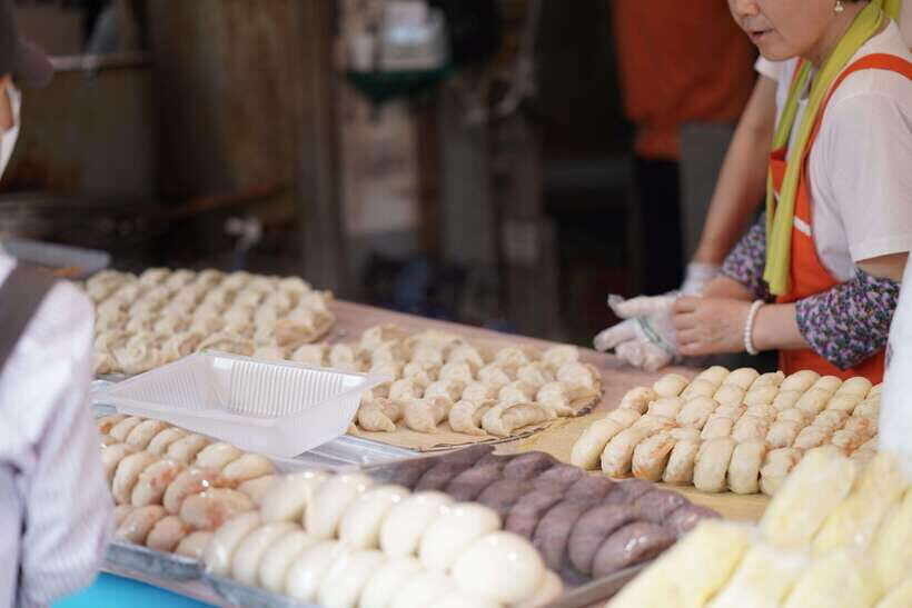 Seoul: Guided Street Food Tour at Namdaemun Market - Namdaemun Market in 90 Minutes: What a Guide Actually Fixes