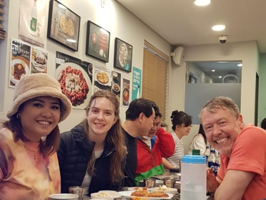 Seoul: Gwangjang Market Netflix Food Tour - Gwangjang Market: 3–5 snack tastings and how to eat like you belong