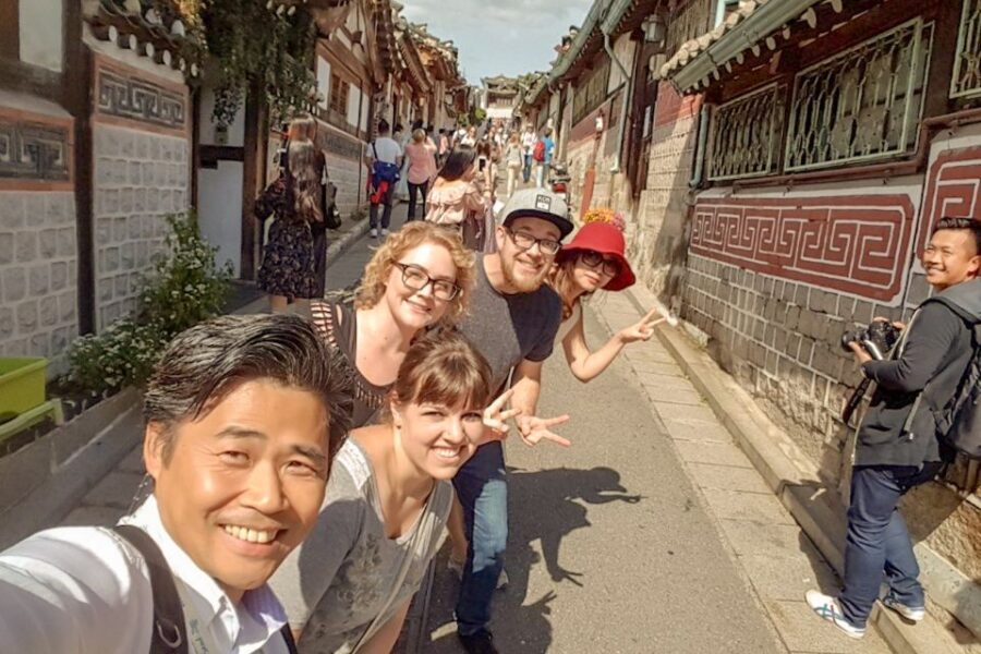 Seoul: Gyeongbok Palace and Bukchon Hanok Walking Tour - How the tour flows: City Hall Station to Insadong in 3 hours